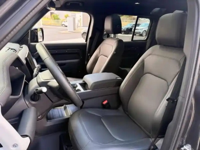 Land Rover Defender 110 2.0 p300e phev s — photo 15