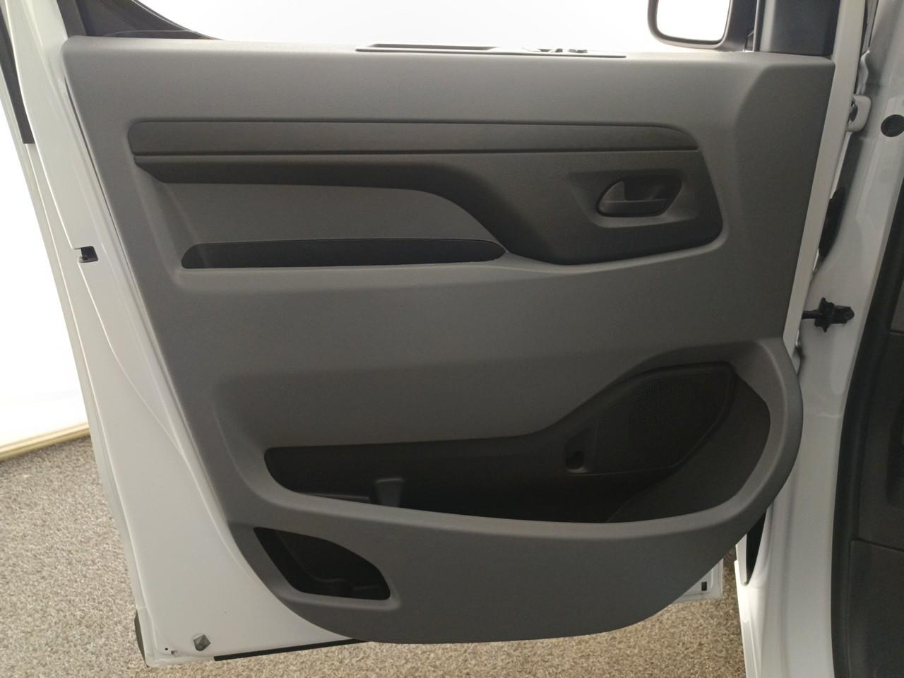 Citroën Jumpy fgn m bluehdi 120 s&s bvm6 driver — photo 29