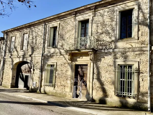 VERGÈZE - Maison de village et dépendances - jardin - piscine