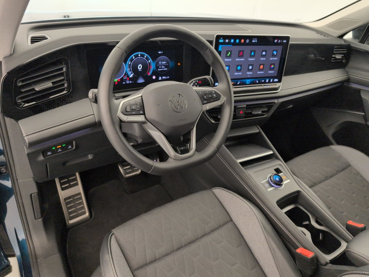 Volkswagen Tiguan — photo 14