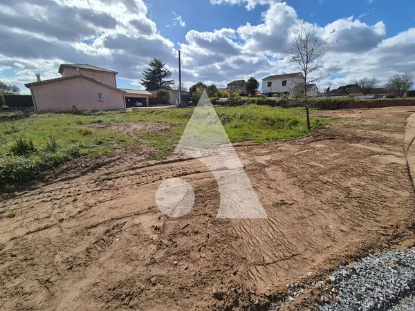 Terrain constructible viabilisé de 829 m²