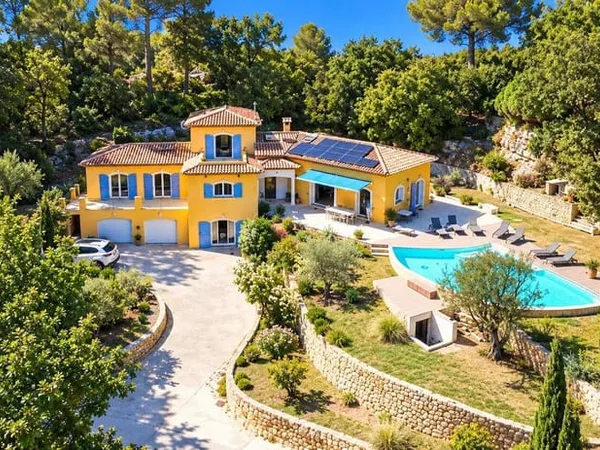 Villa 8 pièces 238 m²