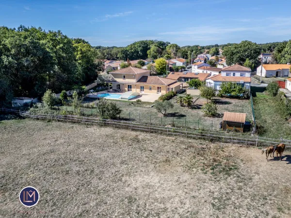 Propriété 9 pièces 230 m²