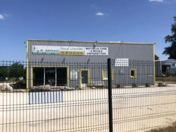 Local industriel 400 m²