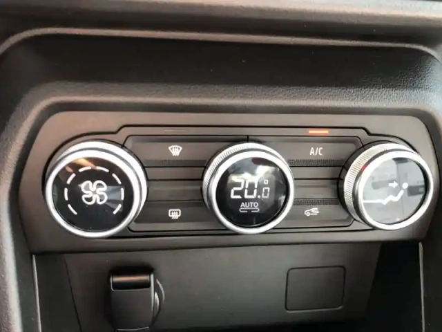 Dacia Sandero sce 65 — photo 20