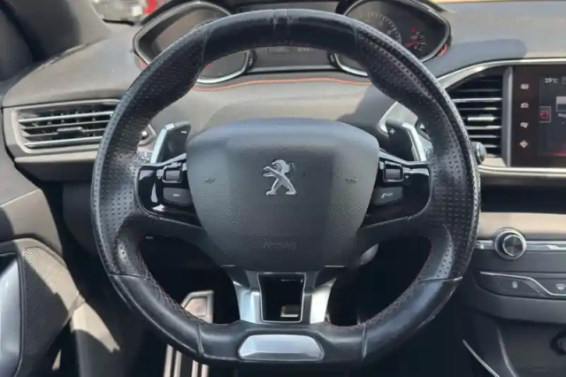 Peugeot 308 1.2 puretech 130ch s&amp;s eat6 — photo 12