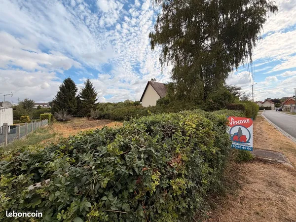 ST-SAUVEUR, beau terrain à bâtir de 1076m²
