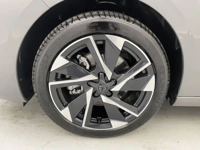 Peugeot 308 hybrid 145 e-dcs6 — photo 19