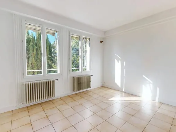 A LOUER - APPARTEMENT DE 4 PIECES SITUE A PROXIMITE DU CENTRE VILLE DE CHARTRES
