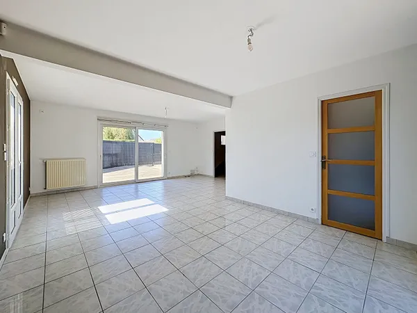 Maison limite ANGERS et SAINT BARTHELEMY D'ANJOU de 7 pièces avec 5 chambres, 137 m² habitables avec
