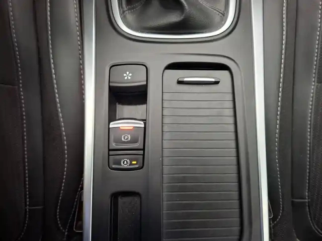 Renault Megane mégane iv berline blue dci 115 — photo 31