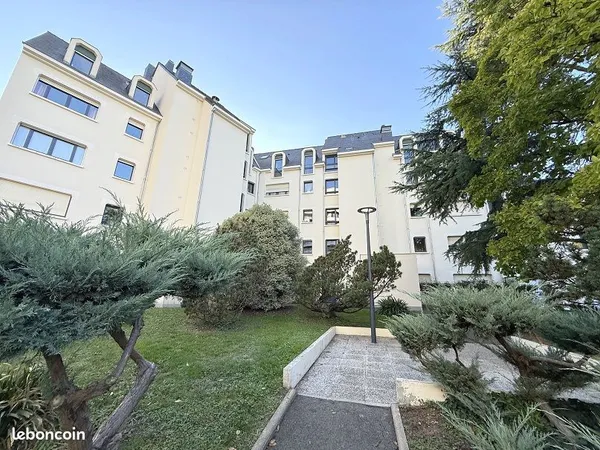 Hoche/fac de droit grand t3 recent 71 m² balcon parking asc cave