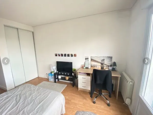 4 chambres spacieuses dans une colocation meublée.