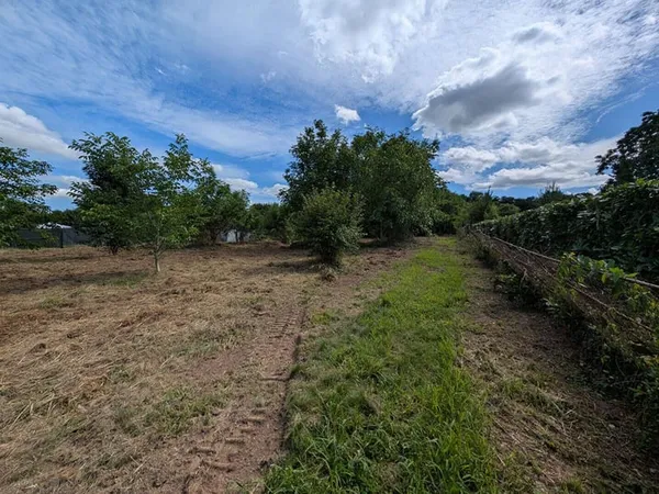 Terrain 1043 m²