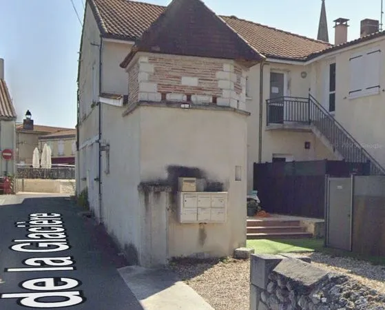 GRAND T2 DUPLEX 56 m² - CENTRE-VILLE DE LA ROCHE-CHALAIS