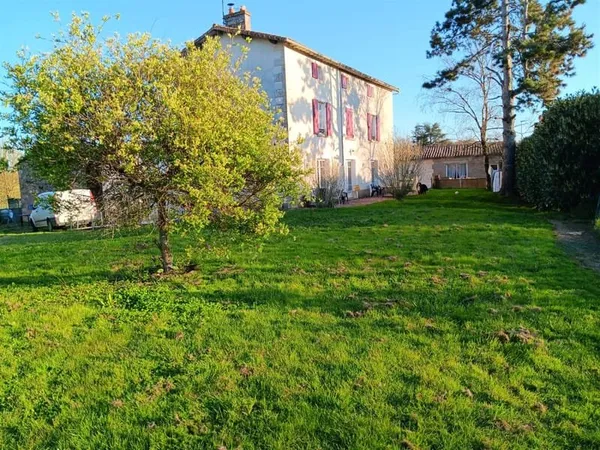 Propriété en pierre avec gîte - Calme absolu, fibre, services à 5 min A 20 min de Niort, Surin (79)