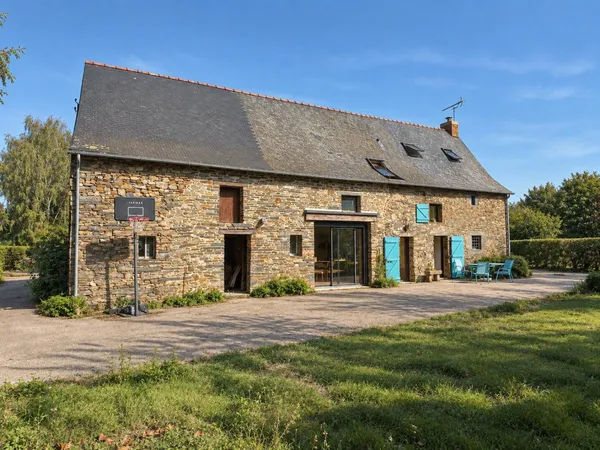 Maison en pierre, grand jardin et dépendances