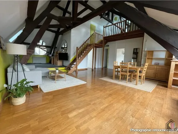 Loft 5 pièces 102 m²