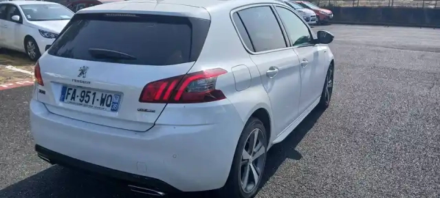 Peugeot 308 1.2 puretech 130ch s&amp;s eat6 — photo 4