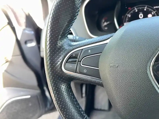 Renault Megane mégane iv berline tce 140 fap — photo 18