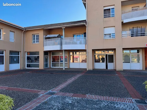 Local commercial 189 m² POUILLY SOUS CHARLIEU