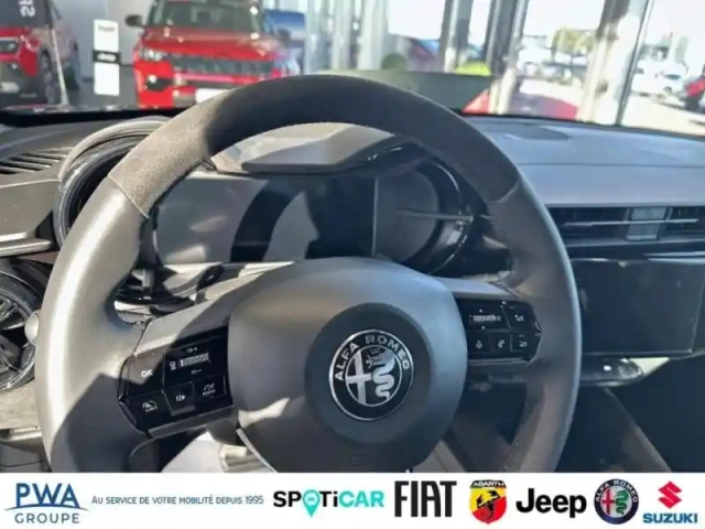 Alfa Romeo Junior elettrica 280ch veloce — photo 12