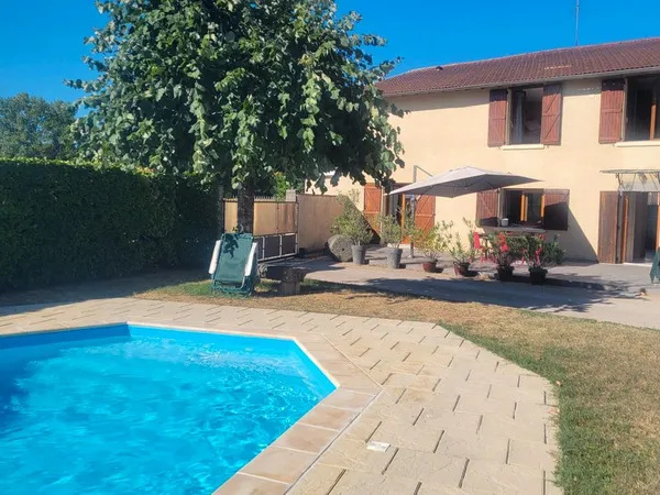 Maison - 8 pièces - 153 m²