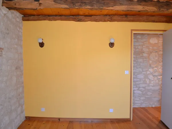 Petite maison de village en pierre