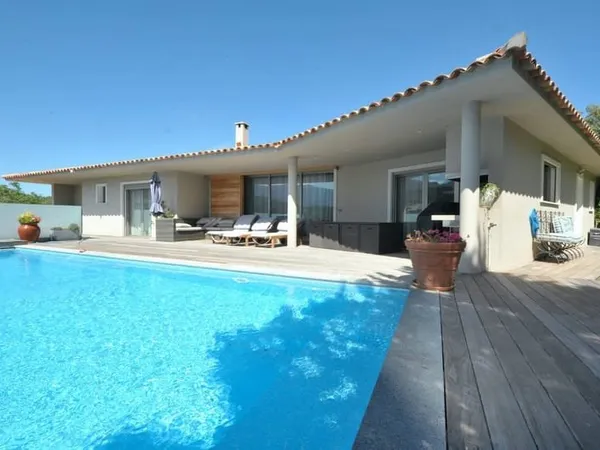 Maison de plain-pied 5 pièces 187 m²
