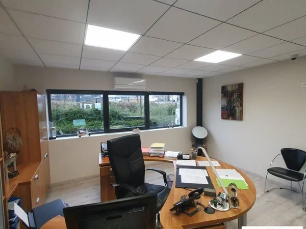 Local d'activité 251 m²