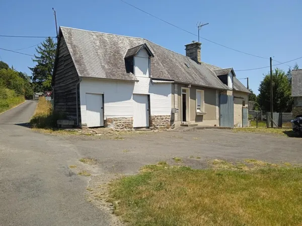 À découvrir sans tarder : une maison charmante avec dépendance, sur un vaste terrain, à Mortain-Boca