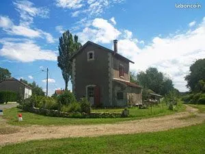 Jolie maison du garde barriere (55) a vendre
