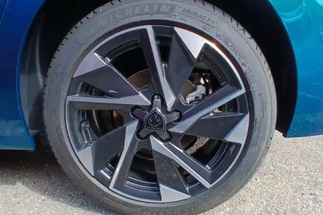 Peugeot 308 hybrid 136 e-dcs6 — photo 12