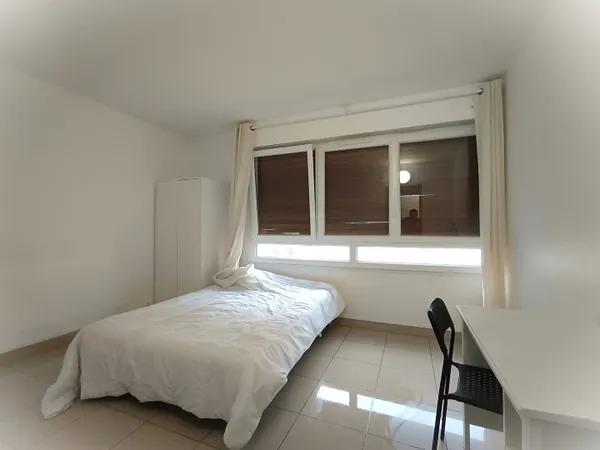 Chambre meublée à louer en colocation à Sarcelles.