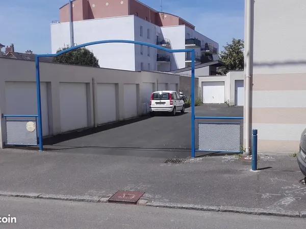 Garage à Louer