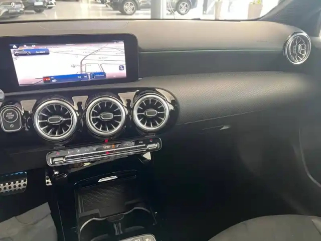 Mercedes Classe A 200 d amg line — photo 23