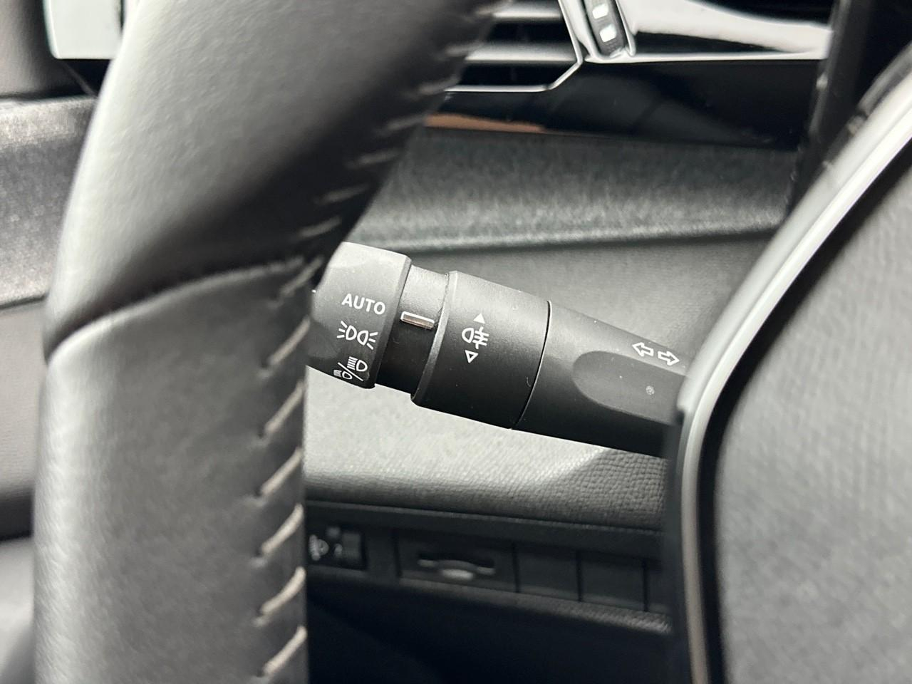 Peugeot 308 hybrid 145 e-dcs6 allure — photo 17