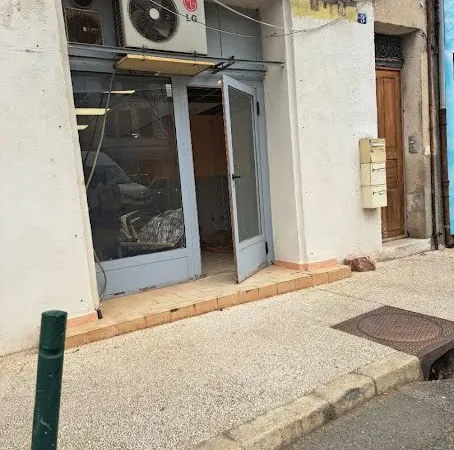 Local 1 pièce 84 m²