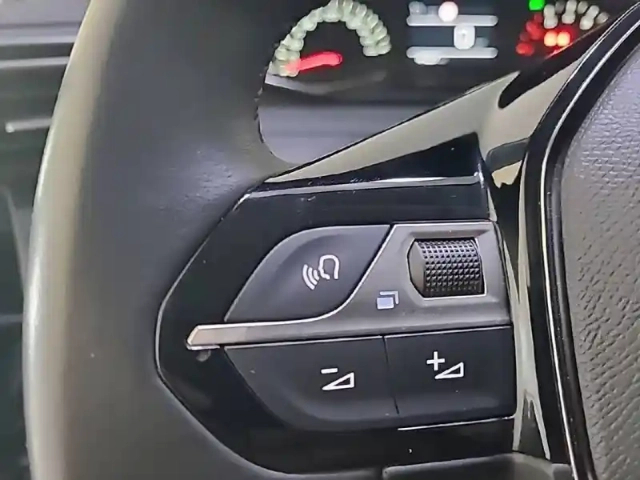 Peugeot 208 puretech 100 s&amp;s bvm6 — photo 89