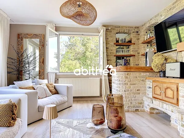 LOGEMENT + 3 CHAMBRES + 1 BUREAU + 2 PLACES DE PARKING