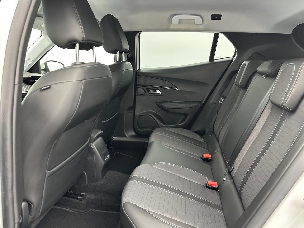 Peugeot 2008 puretech 130 s&s bvm6 allure pack — photo 12