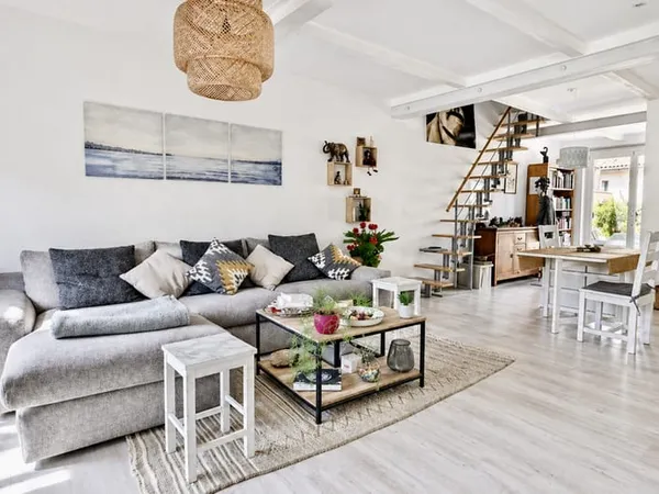 Maison de ville ou immeuble : Appt T4, studio, bureau, garag