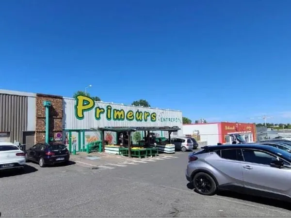 Entrepôt 875 m²