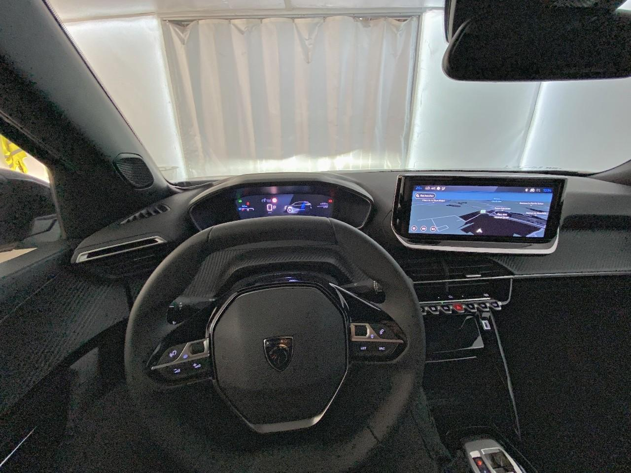 Peugeot 2008 hybrid 145 ch e-dcs6 allure — photo 12