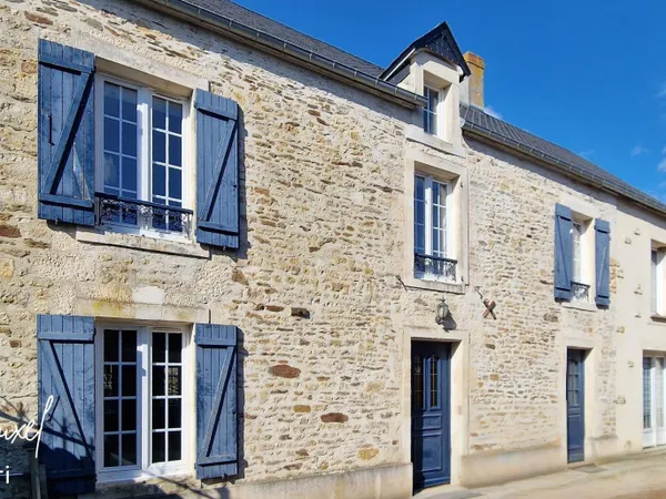 Bâtisse en pierre rénovée, 150 m², 3 chambres, dépendance.