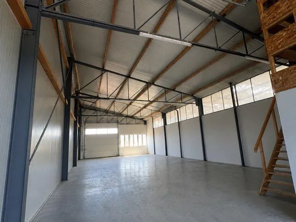 Local d'activité / Atelier 200 m²