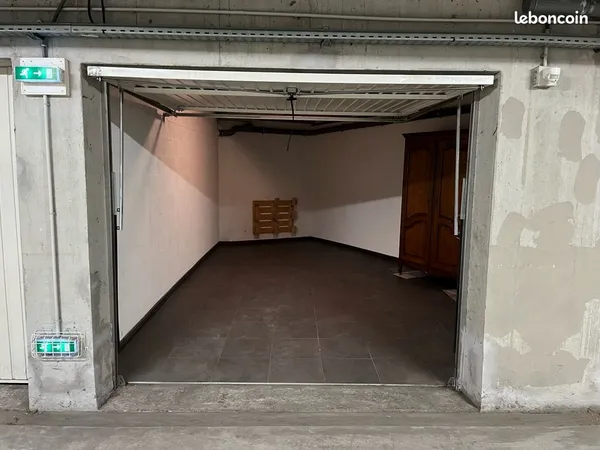 Loue grand garage quartier Papeteries / Passerelles - Cran Gevrier Annecy