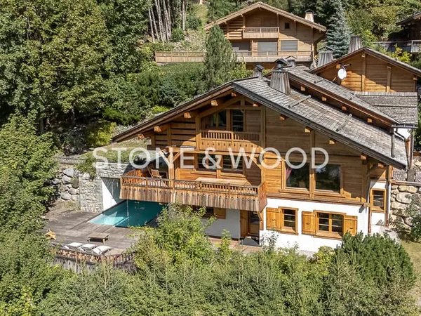 Chalet de caractère avec piscine et vue panoramique