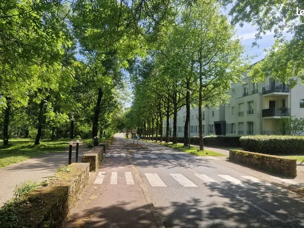T2 face parc de la Bégraisière avec box fermé
