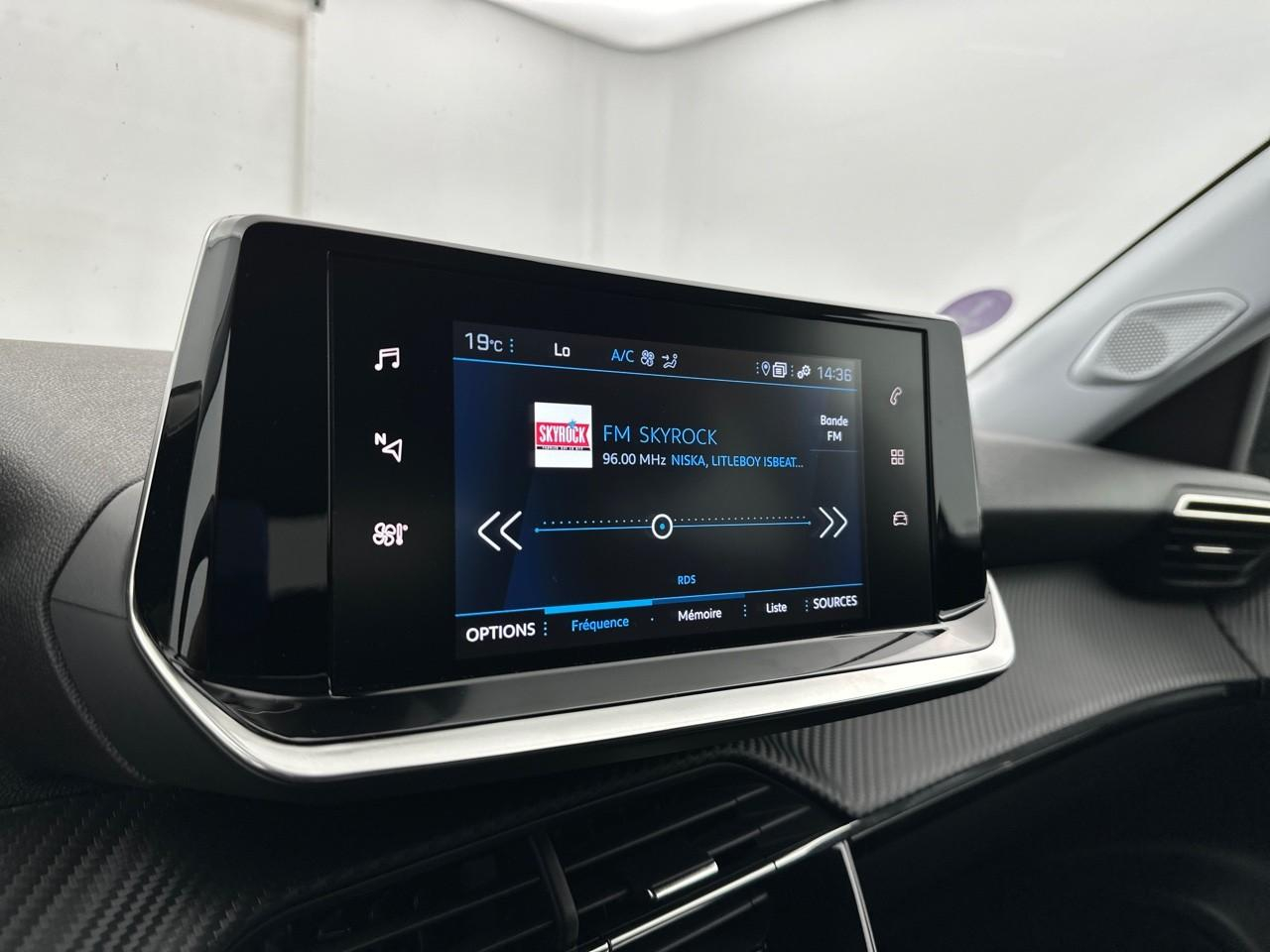 Peugeot 2008 puretech 130 s&s eat8 style — photo 22